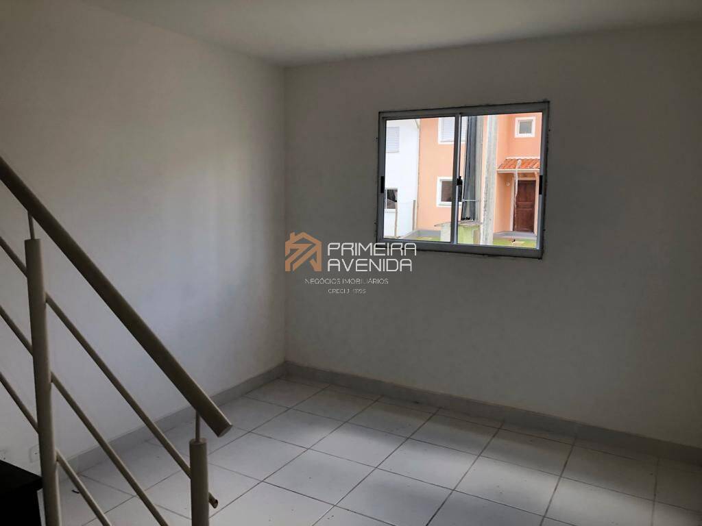 Casa à venda com 2 quartos, 60m² - Foto 2