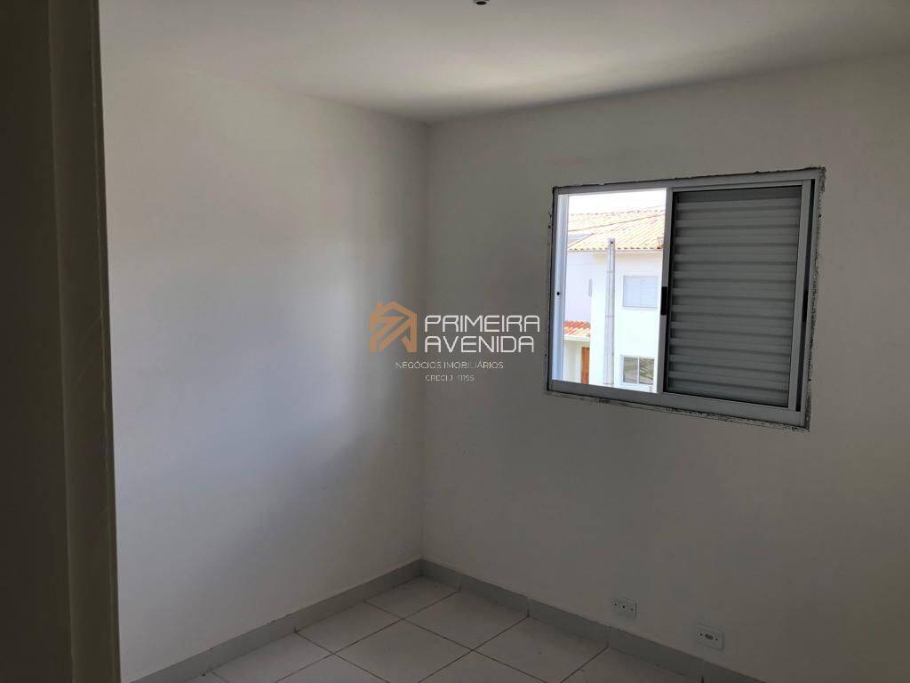 Casa à venda com 2 quartos, 60m² - Foto 9