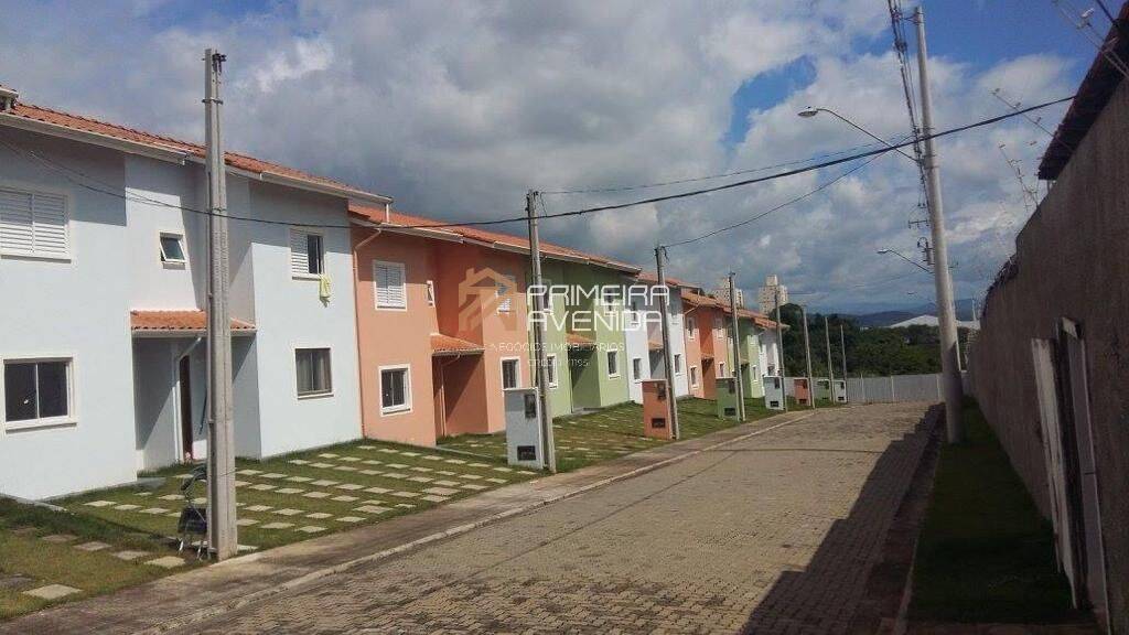 Casa à venda com 3 quartos, 70m² - Foto 2