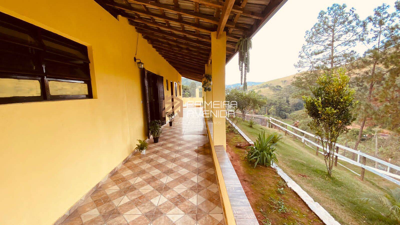 Fazenda à venda com 3 quartos, 225m² - Foto 2