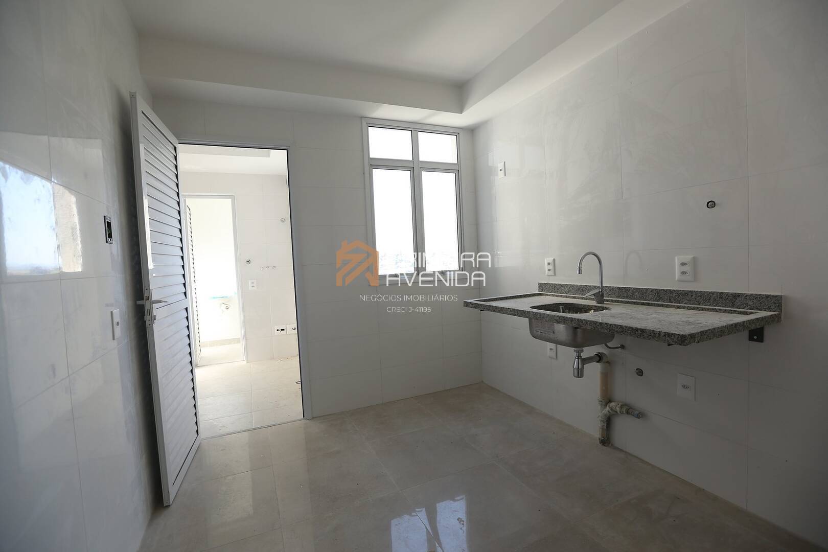 Apartamento à venda com 3 quartos, 106m² - Foto 4