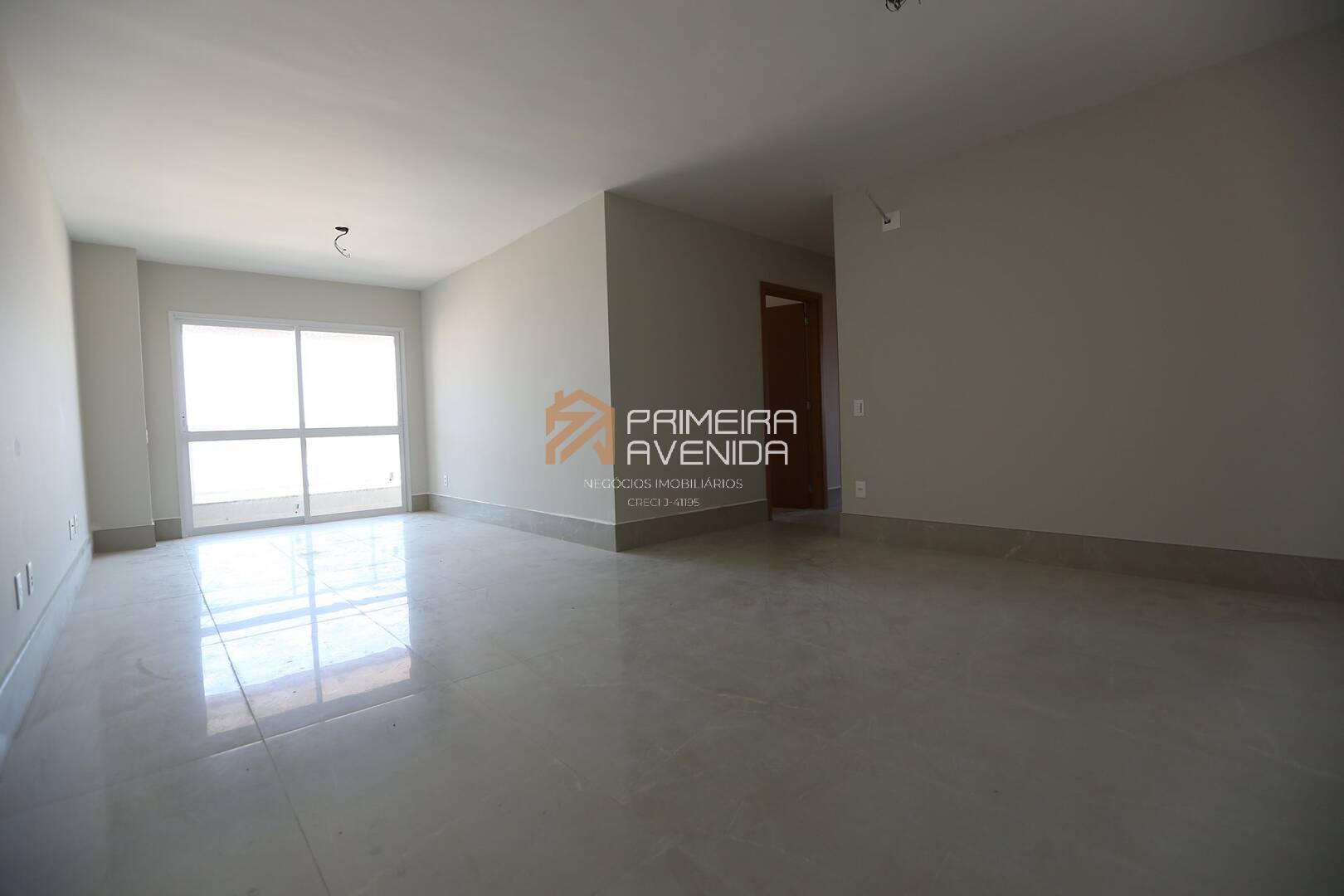 Apartamento à venda com 3 quartos, 106m² - Foto 2