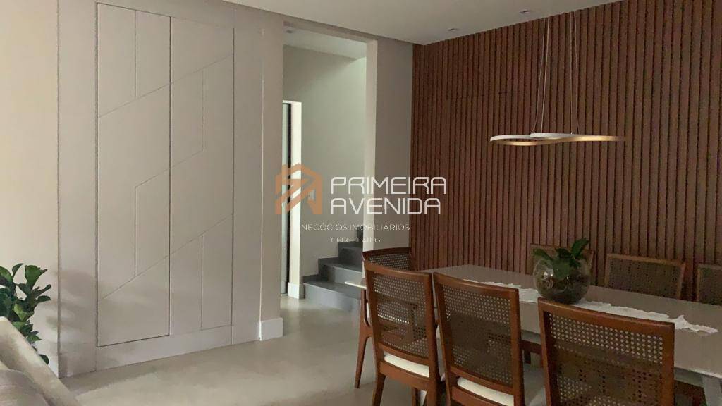 Casa à venda com 5 quartos, 328m² - Foto 4