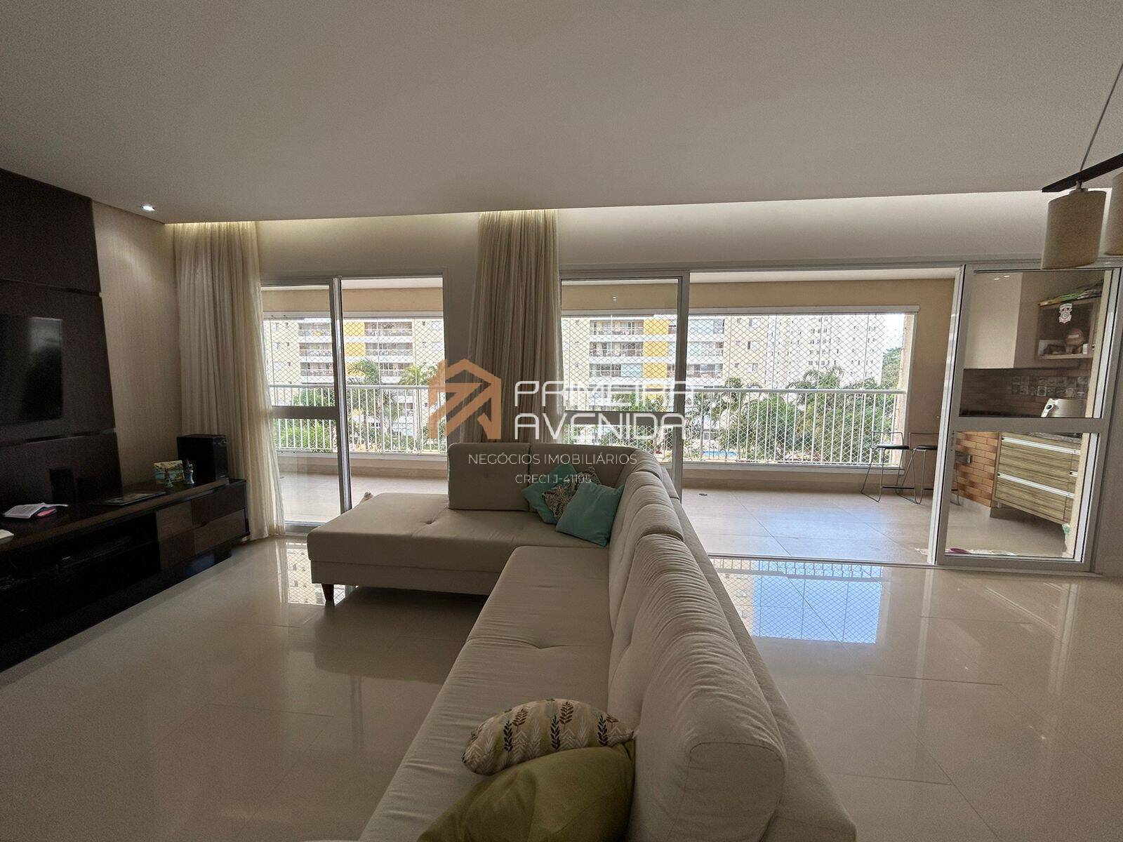 Apartamento à venda com 3 quartos, 156m² - Foto 1