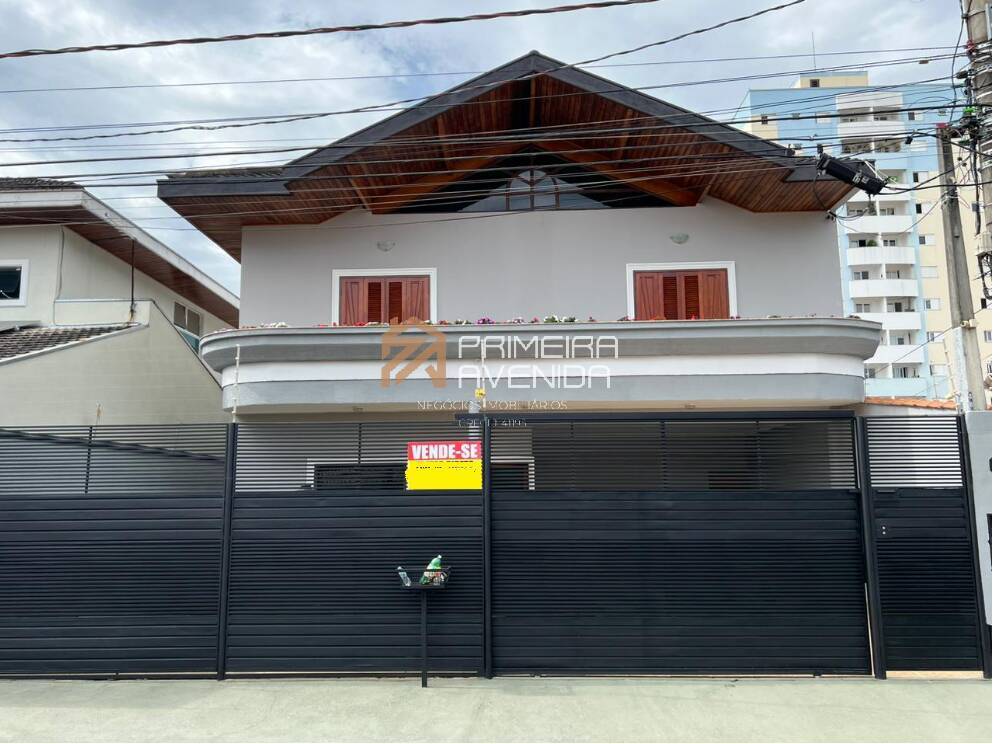 Sobrado à venda com 5 quartos, 320m² - Foto 1