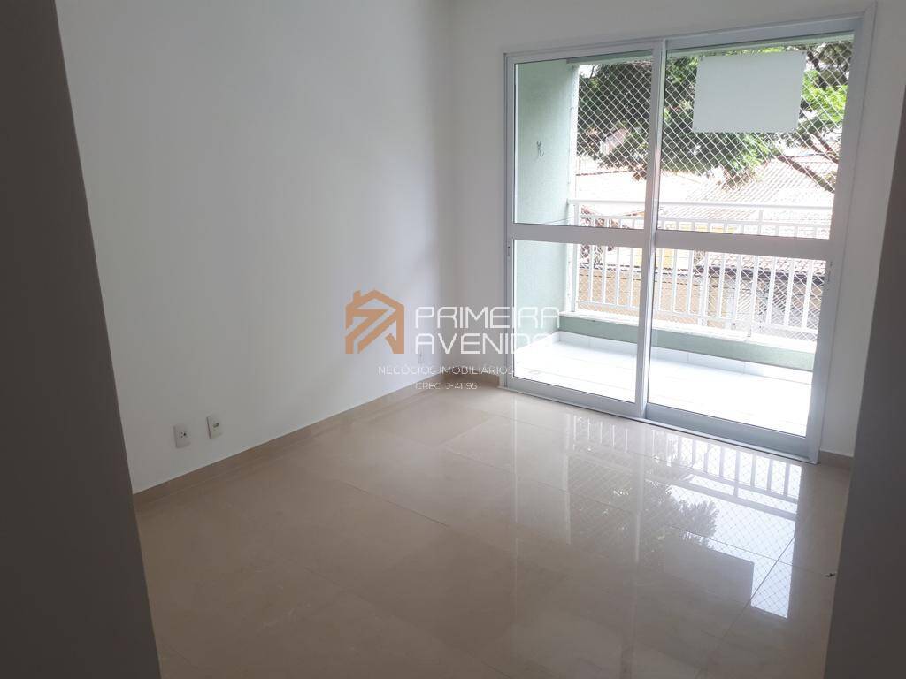 Apartamento à venda com 3 quartos, 77m² - Foto 2