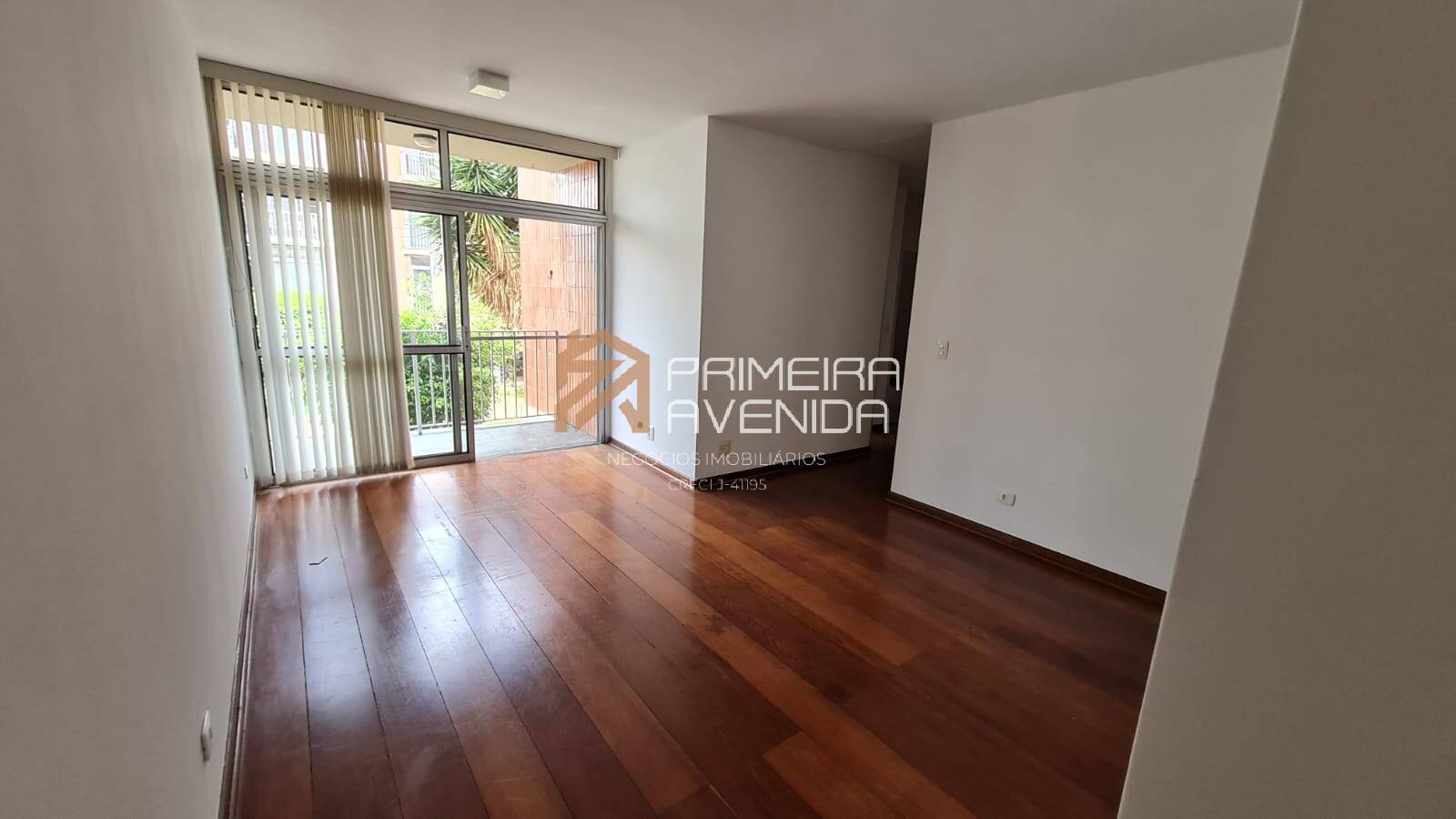 Apartamento à venda com 3 quartos, 98m² - Foto 2