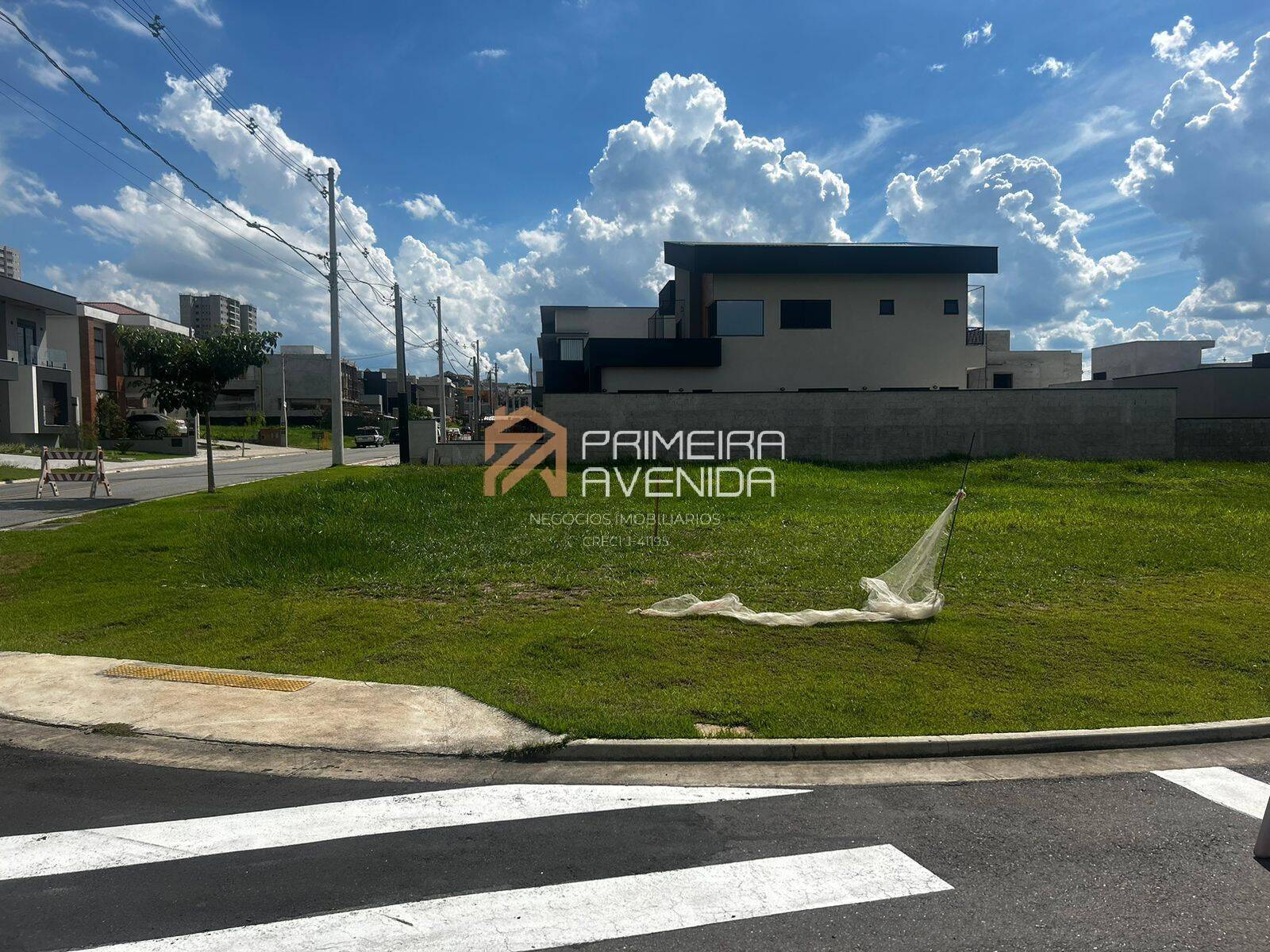 Terreno à venda, 680m² - Foto 1