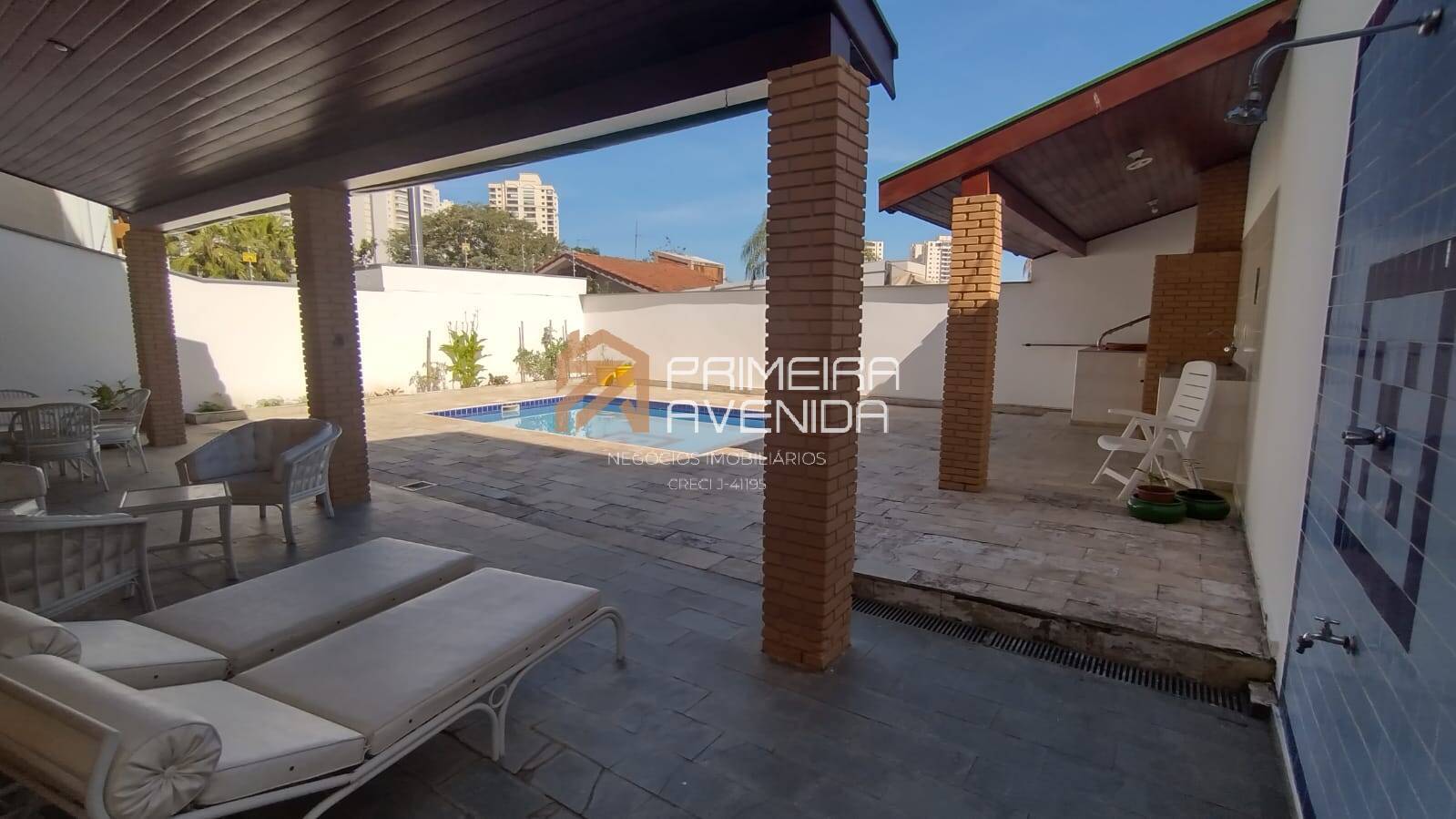 Sobrado à venda com 4 quartos, 386m² - Foto 1