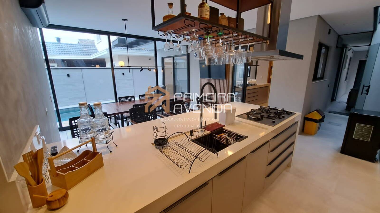 Casa à venda com 4 quartos, 269m² - Foto 16