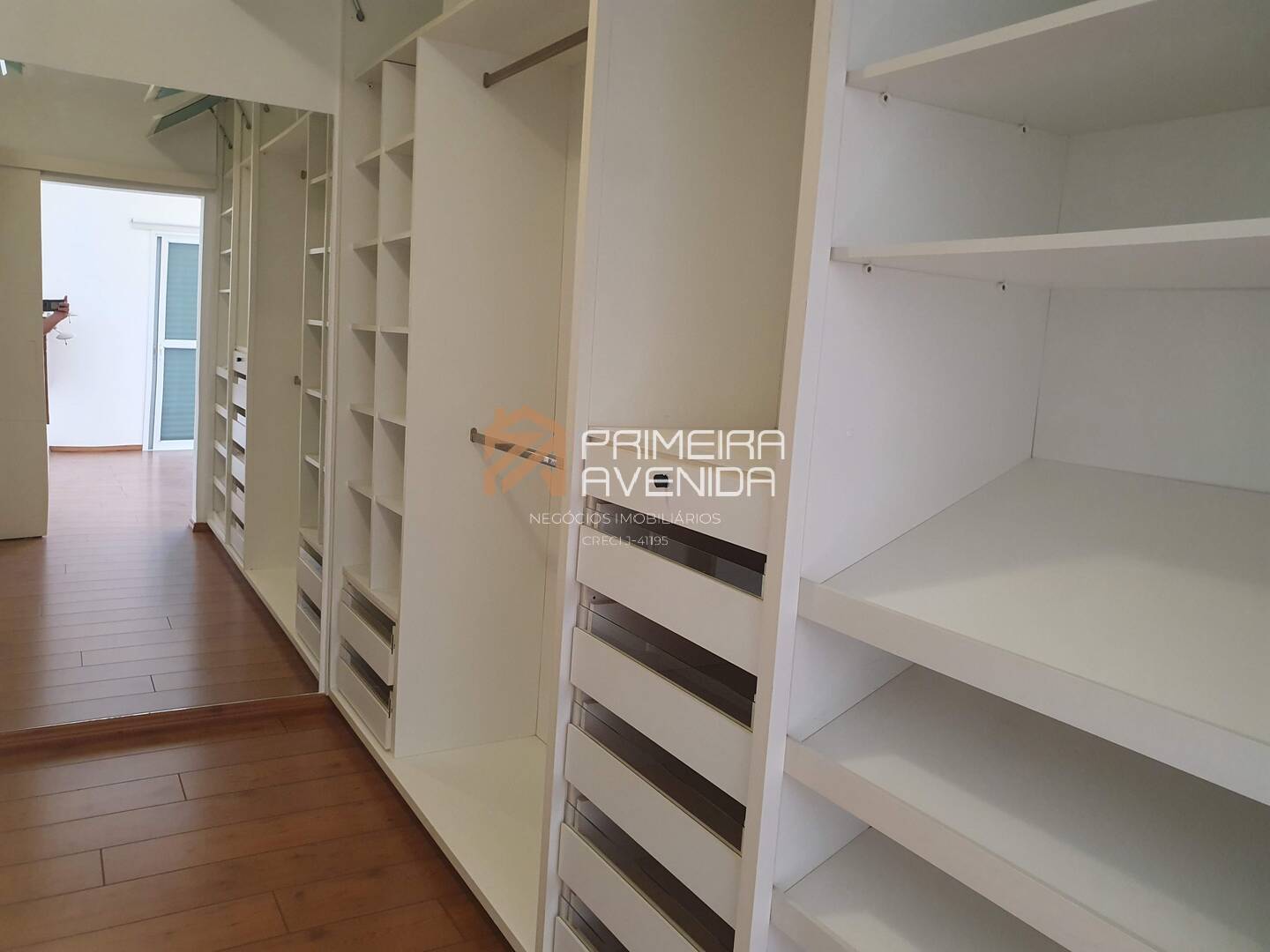 Casa à venda e aluguel com 4 quartos, 330m² - Foto 18