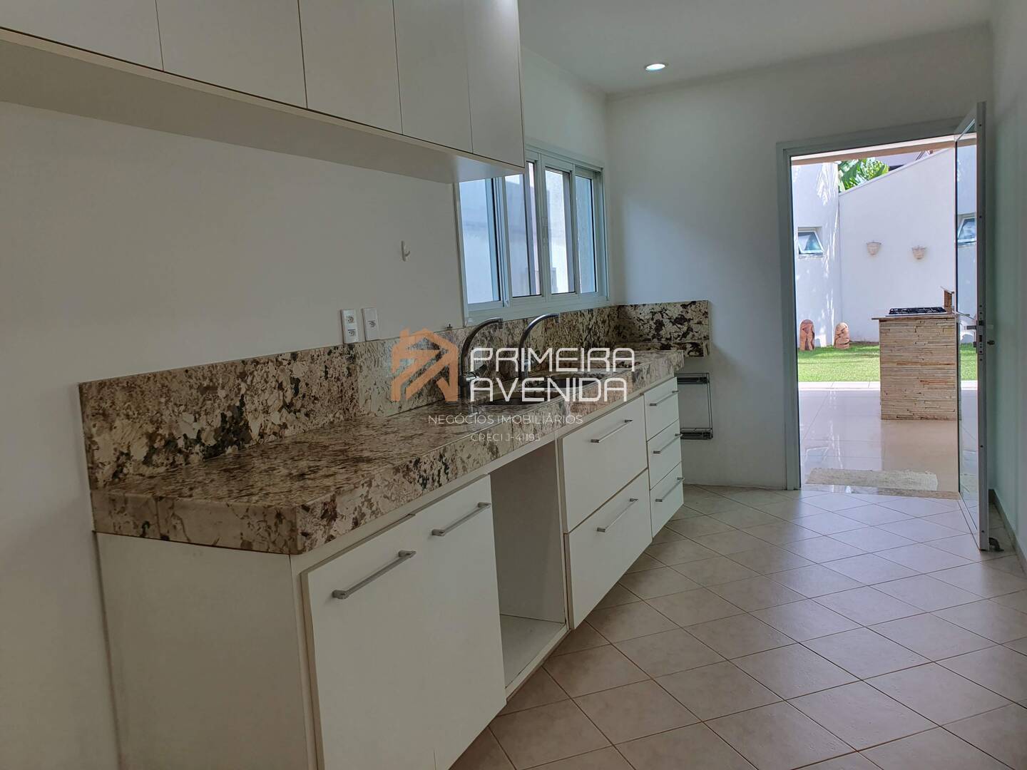 Casa à venda e aluguel com 4 quartos, 330m² - Foto 10