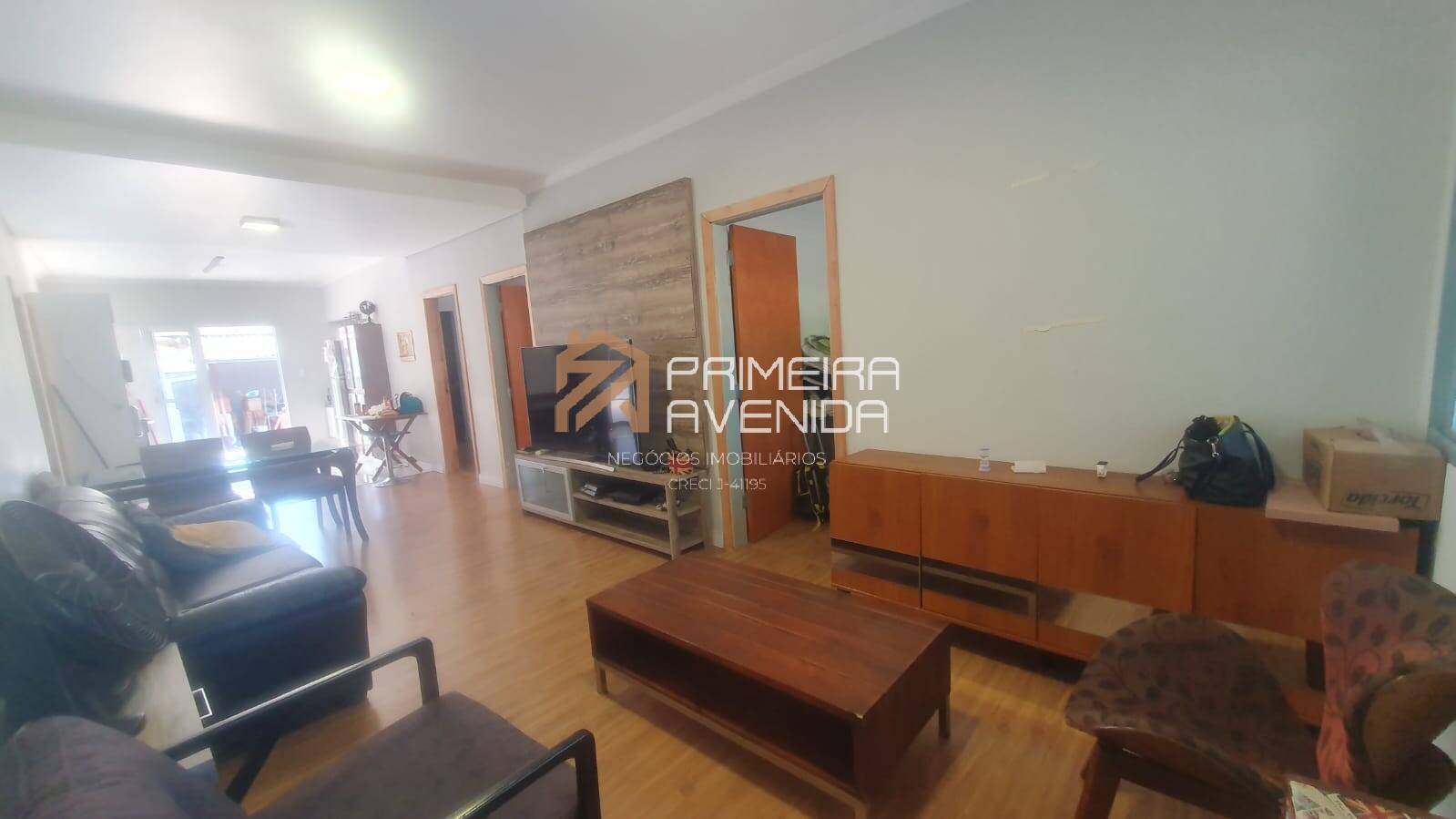 Casa à venda com 3 quartos, 302m² - Foto 2