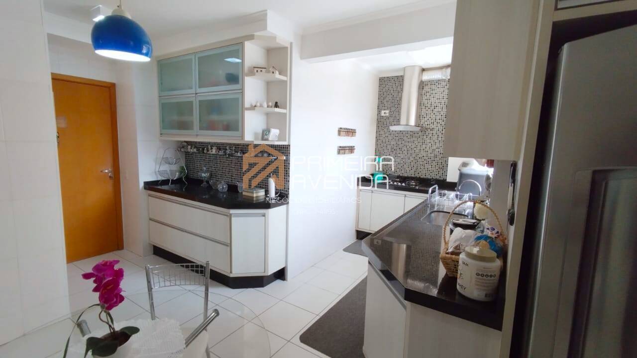 Apartamento à venda com 3 quartos, 158m² - Foto 13