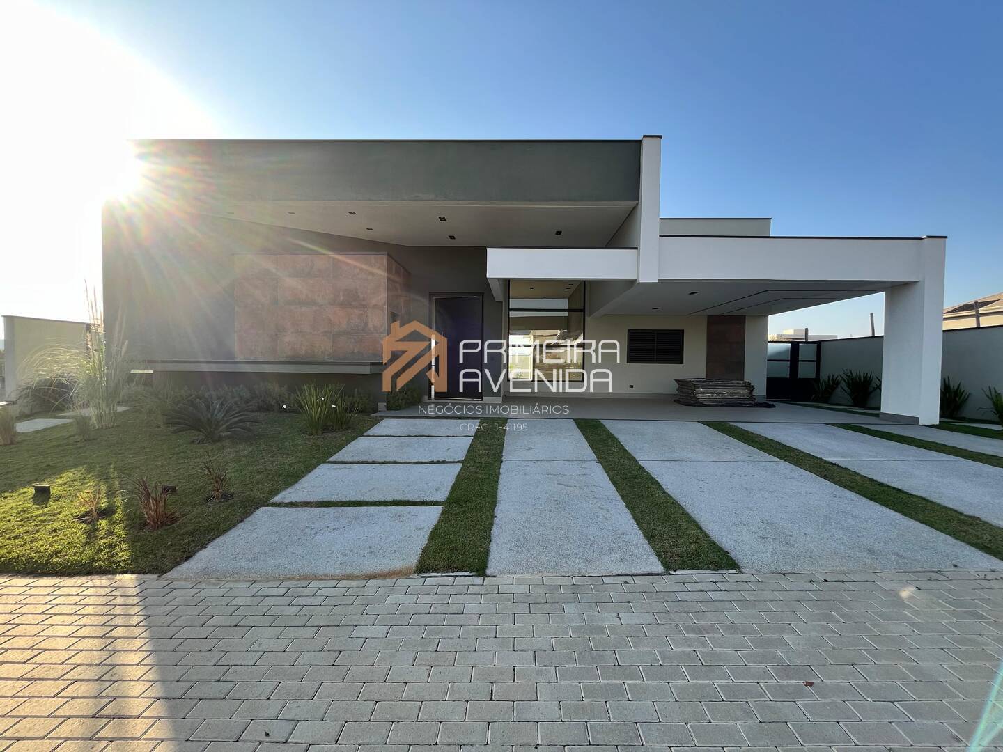 Casa à venda com 4 quartos, 290m² - Foto 2