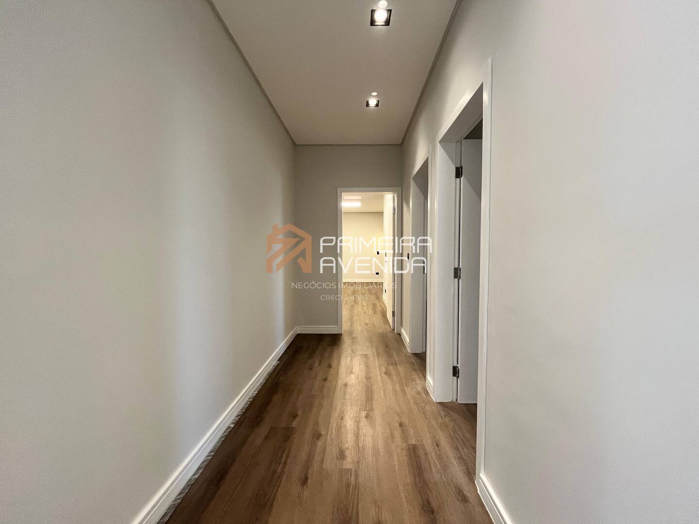 Casa à venda com 4 quartos, 290m² - Foto 7