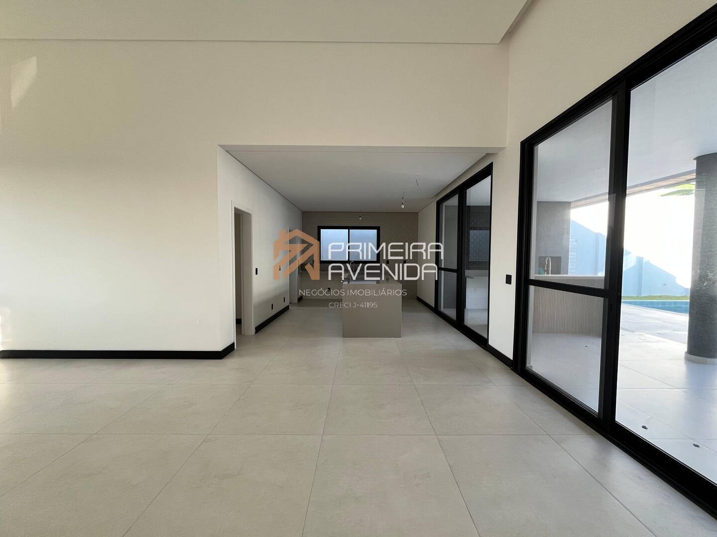 Casa à venda com 4 quartos, 300m² - Foto 5