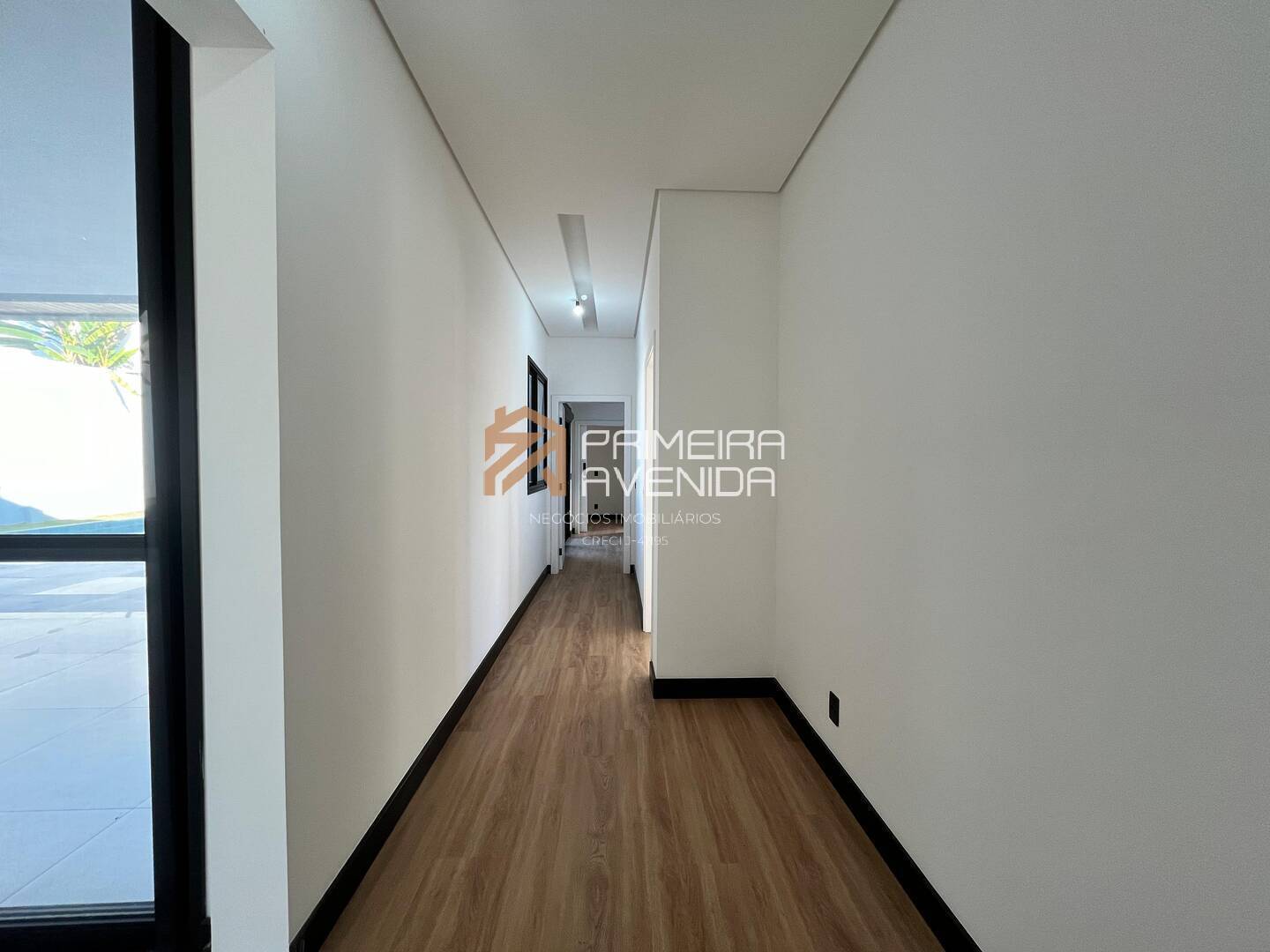 Casa à venda com 4 quartos, 300m² - Foto 9