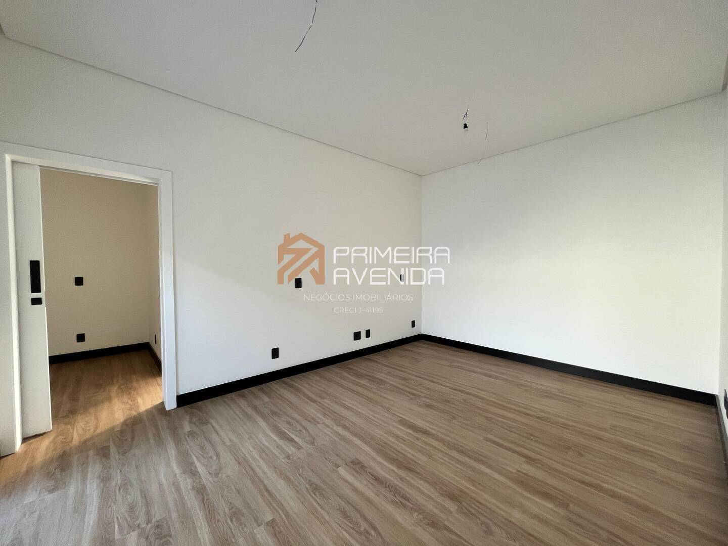 Casa à venda com 4 quartos, 300m² - Foto 11