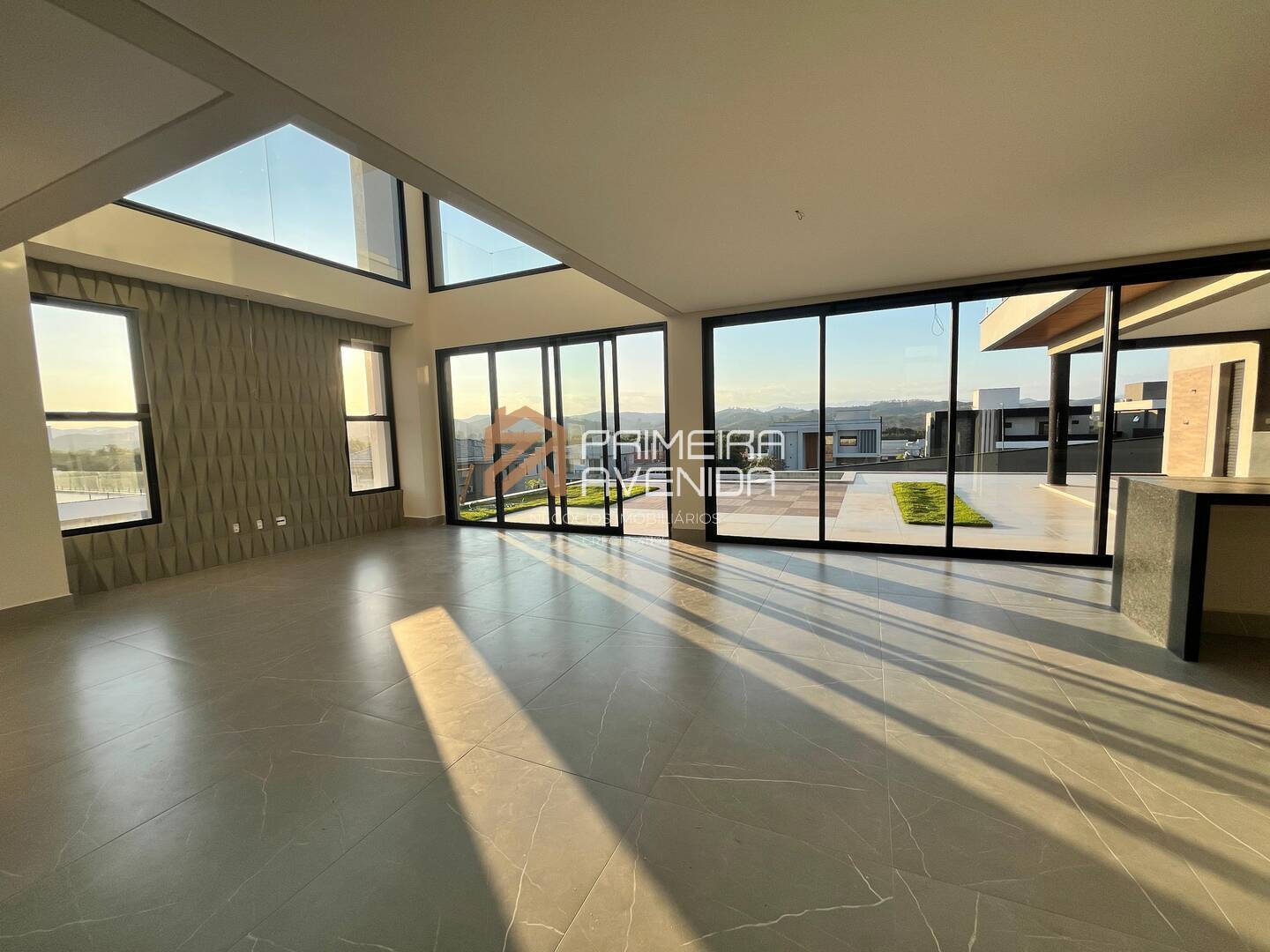 Casa à venda com 4 quartos, 426m² - Foto 2