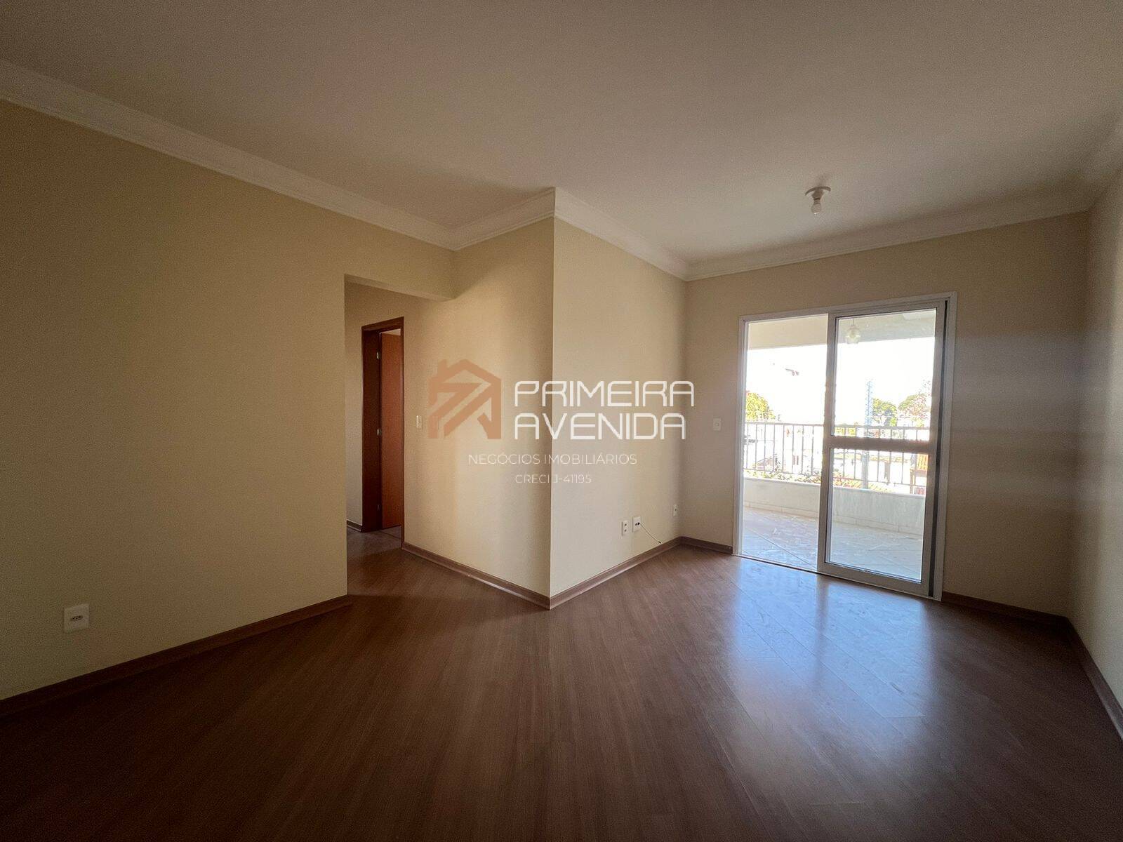 Apartamento à venda com 2 quartos, 70m² - Foto 2