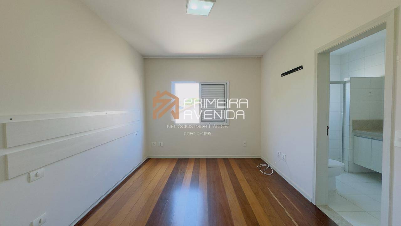 Casa à venda com 4 quartos, 248m² - Foto 4