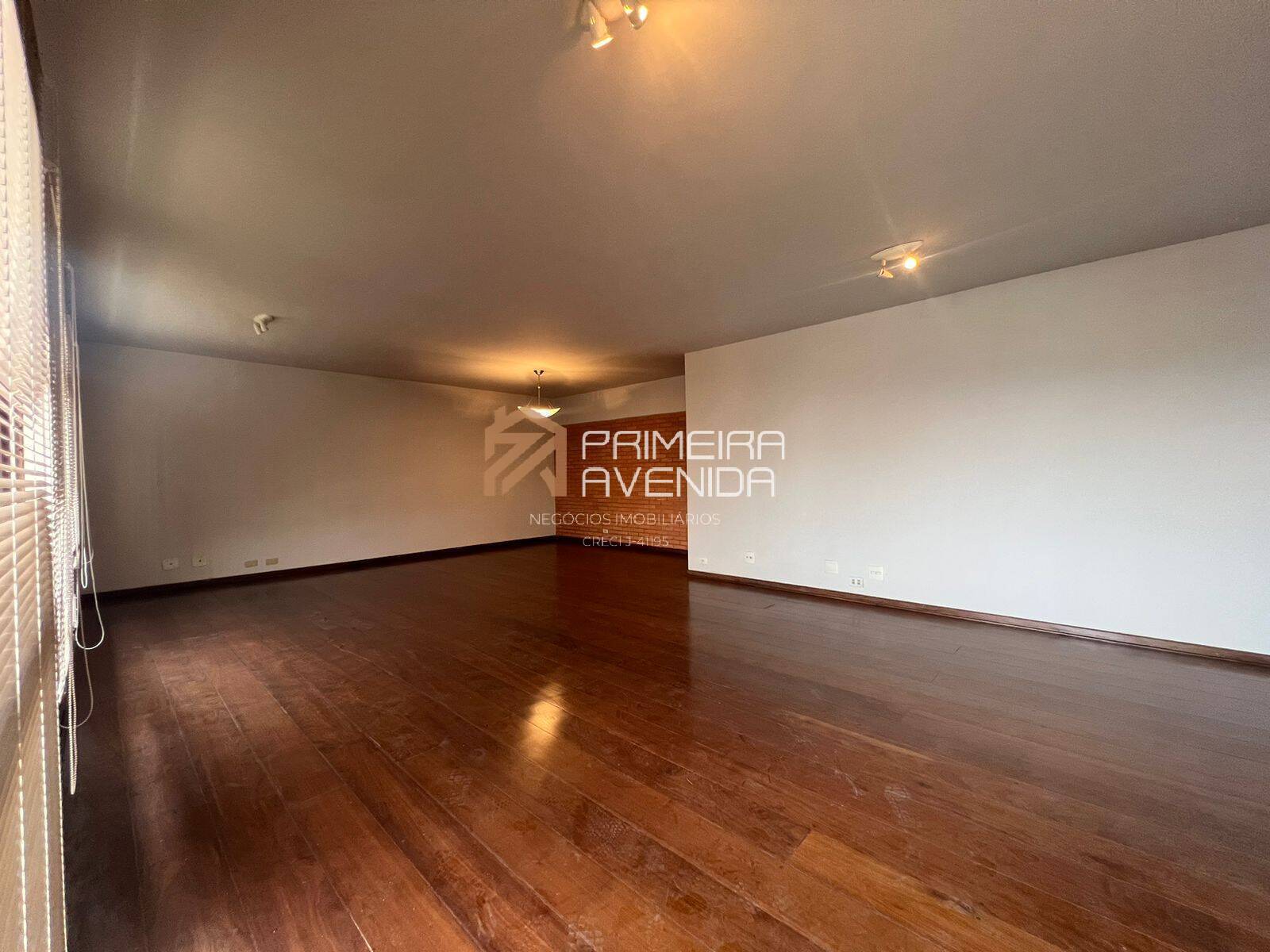 Apartamento à venda com 4 quartos, 220m² - Foto 3