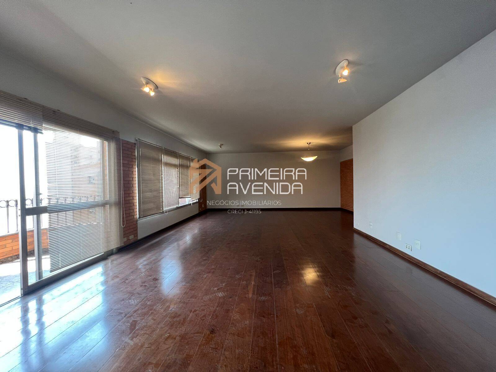 Apartamento à venda com 4 quartos, 220m² - Foto 1