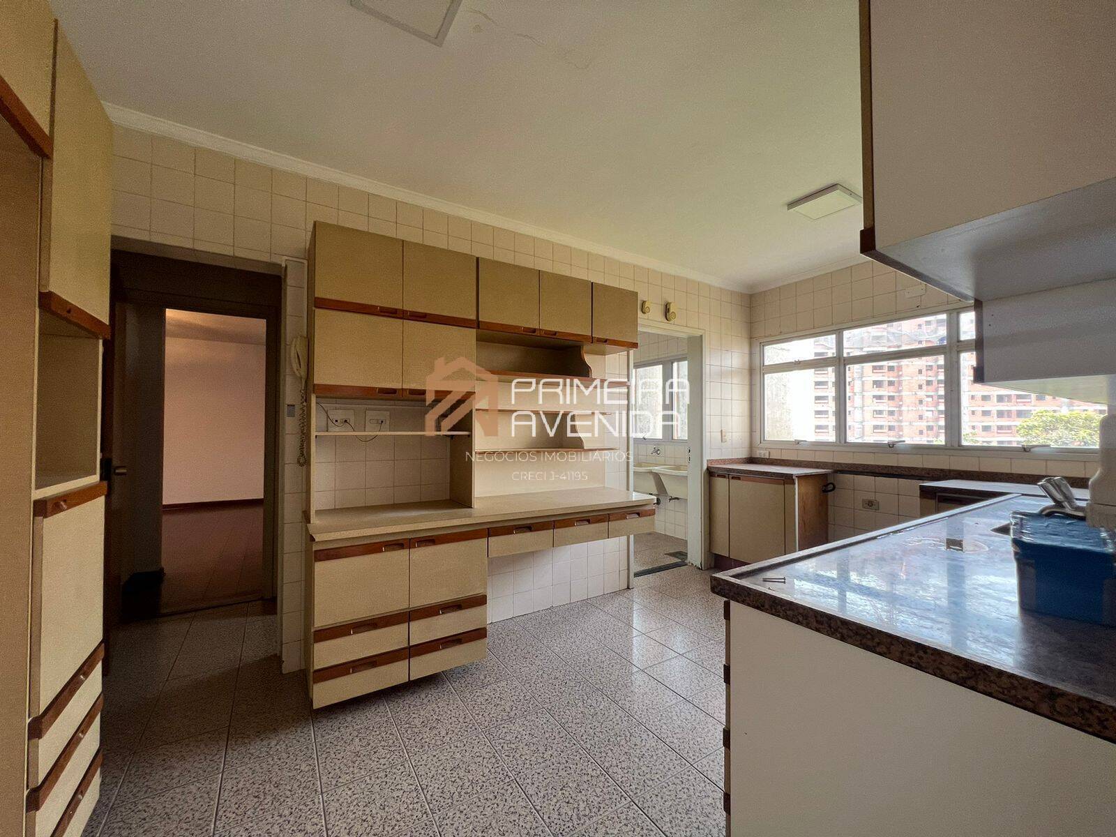 Apartamento à venda com 4 quartos, 220m² - Foto 6