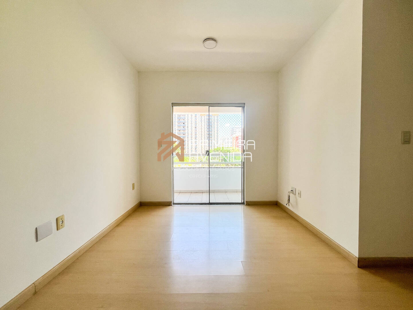 Apartamento à venda com 3 quartos, 94m² - Foto 2