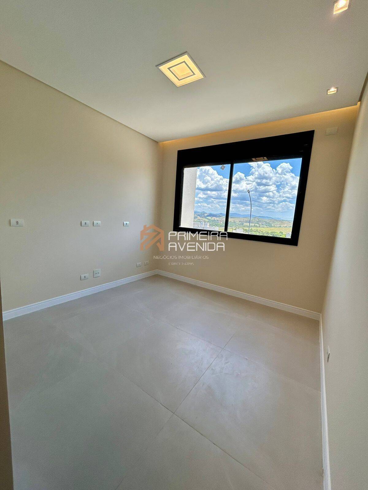 Casa à venda com 4 quartos, 250m² - Foto 11