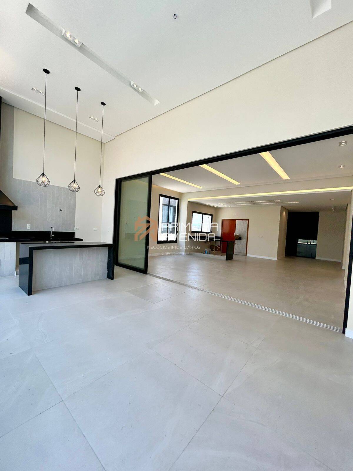 Casa à venda com 4 quartos, 250m² - Foto 18