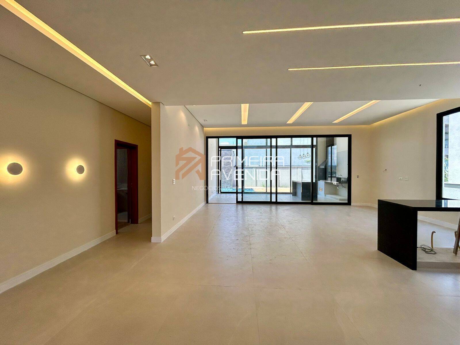 Casa à venda com 4 quartos, 250m² - Foto 4