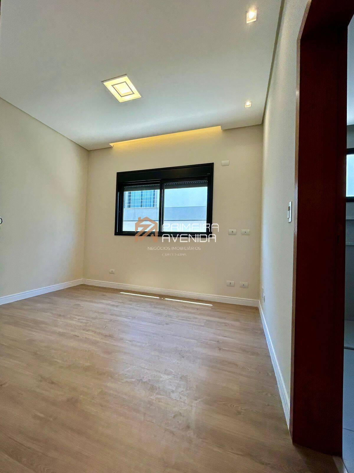 Casa à venda com 4 quartos, 250m² - Foto 15