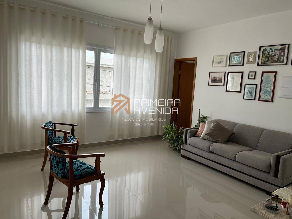 Casa à venda com 3 quartos, 332m² - Foto 2