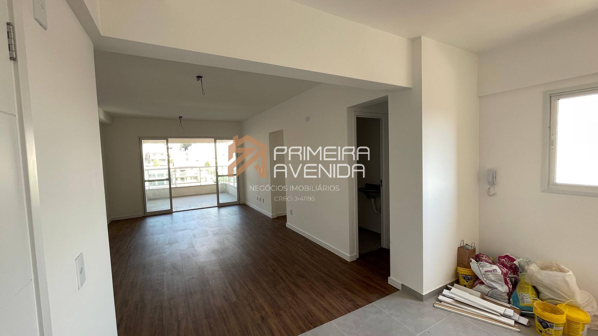 Apartamento para alugar com 3 quartos, 101m² - Foto 1